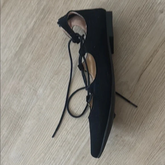 Beautiful EXPRESS Women's Black Lace-Up Ballet Flats - Picture 7 of 9